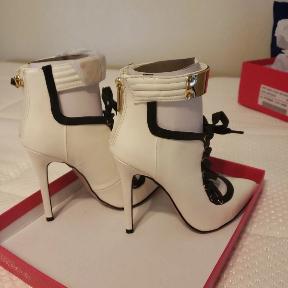 Heels - Picture 2 of 3